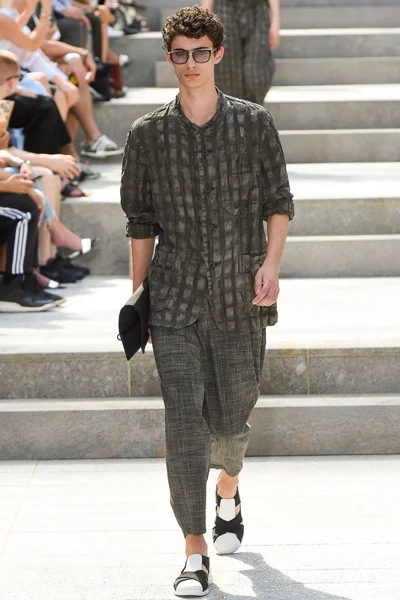 Look 20